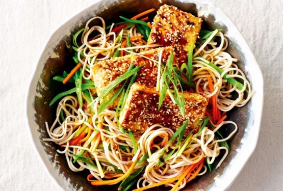 Sesame crusted tofu with noodles, seaweed and sea beet